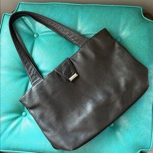 Black pebbled leather quality classic timeless tote bag work bag Libaire